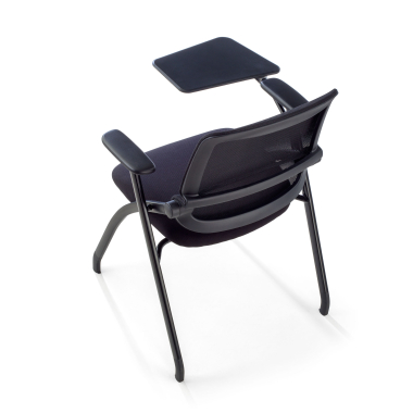 chaise avec tablette noir avec une palette d ecriture maille accoudoirs mobiles 14