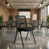 Chaise de conférence Dora avec tablette, dossier en maille, empilable
