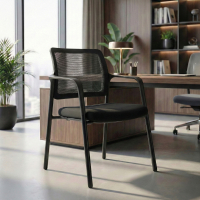 Chaise de conférence Hermes avec accoudoirs, piètement 4 pieds, assise large, dossier en maille
