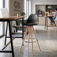 Tabouret haut Norway avec pieds en bois, design scandinave