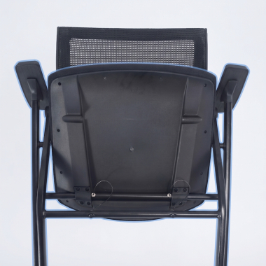 chaise avec tablette noir 4 pattes maille accoudoirs fixes 5