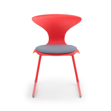 chaise avec tablette rouge structure pietement luge plastique sans accoudoirs 3