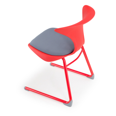chaise avec tablette rouge structure pietement luge plastique sans accoudoirs 9