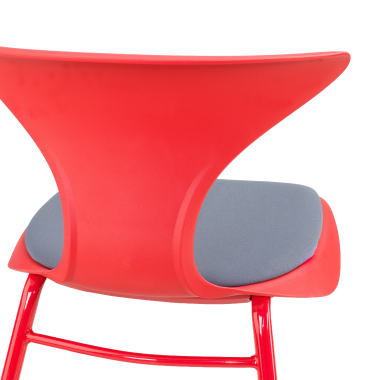 chaise avec tablette rouge structure pietement luge plastique sans accoudoirs 5