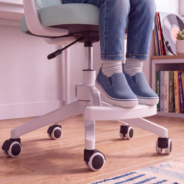chaise de bureau enfant bleu kiddo tissu accoudoirs rabattables repose pieds extensible 9
