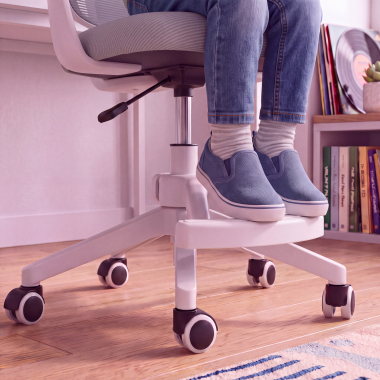 Repose-pieds et accoudoirs pour une position plus stable