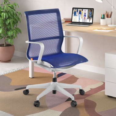 chaise de bureau design blanc bleu structure noire maille accoudoirs fixes 2