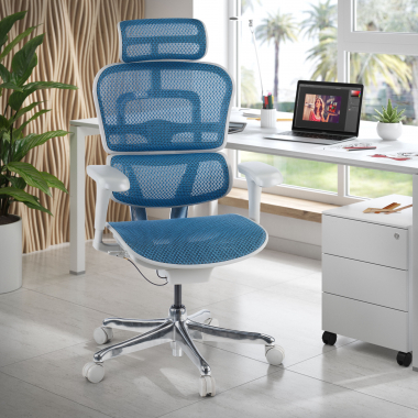 chaise ergonomique blanc bleu structure blanche rouge maille accoudoirs mobiles appui tete 2
