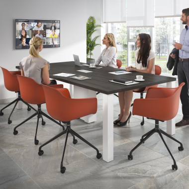 chaise de reunion noir orange avec roulettes plastique accoudoirs fixes 2
